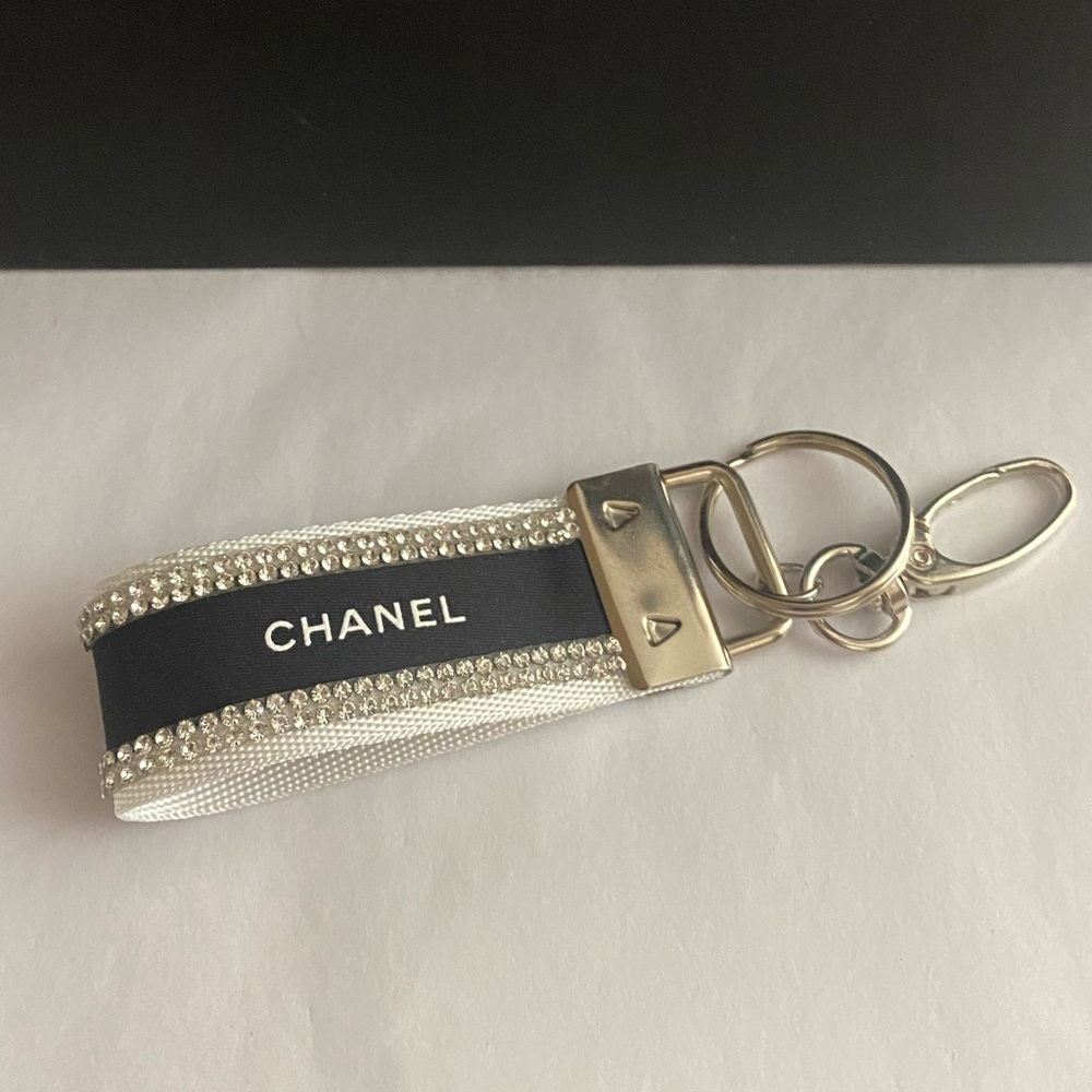 Black and Silver Keychain - Picture 5 of 6